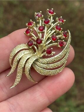 Vintage Mid Century Red Rhinestone Brooch!